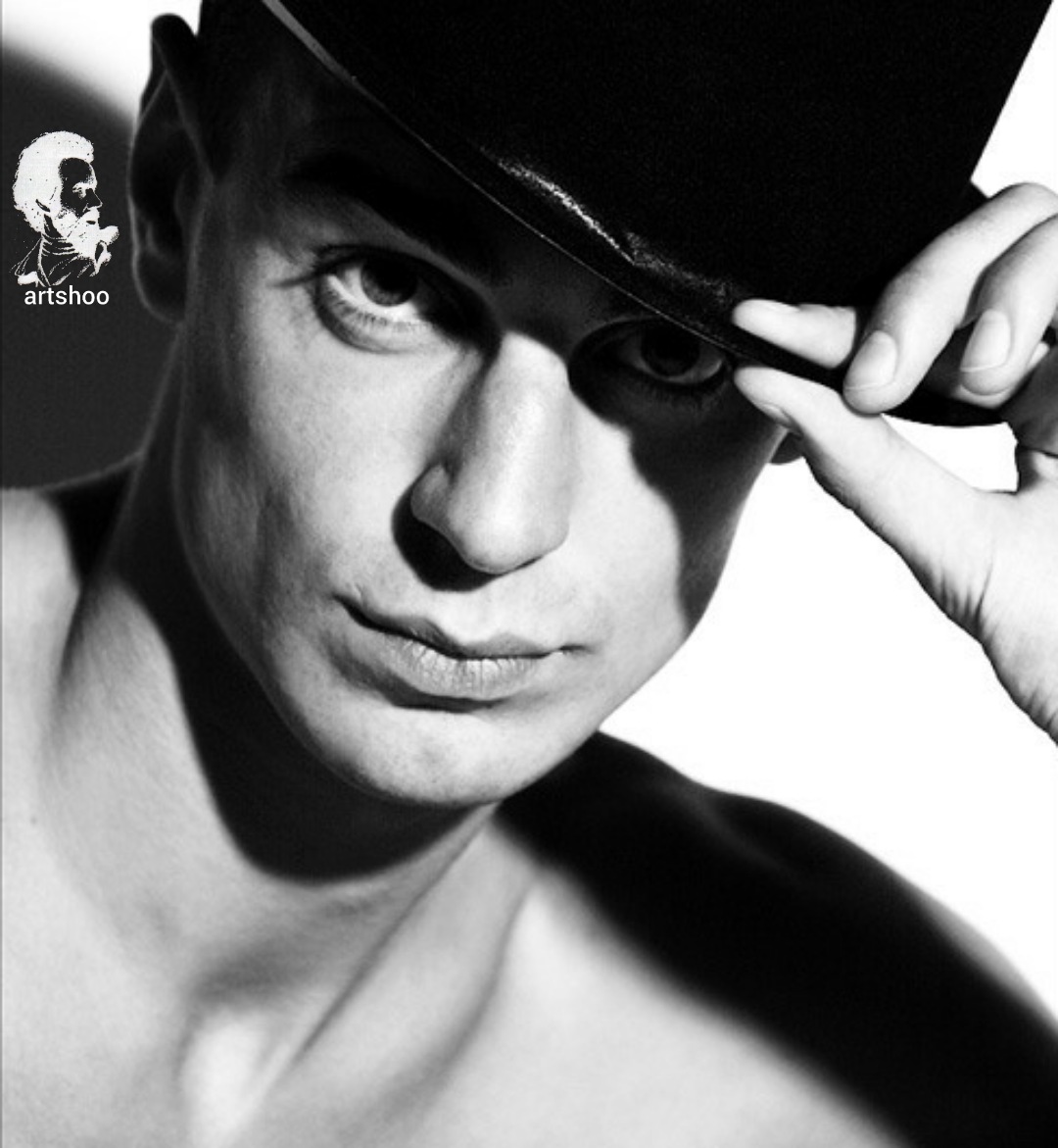 مدل پرتره سیاه قلم